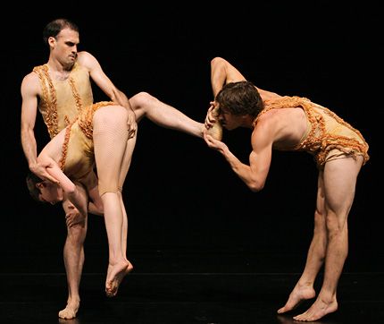 Misnomer Dance Theater's Throw People in dancenOw07