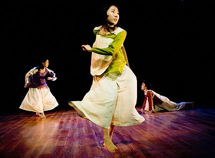 Sung Eui Kim, Eun Hee Kim and KyeHee Seo of ChangMu Dance Company in Cool NY 2008