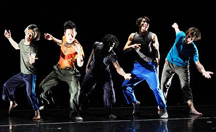 L to R: Masanori Hoshika, Ryoji Sasamoto, Michel Kouakou, Tomohiko Tsujimoto and Bill Manka in Picnic...for men in Kota Yamazaki/<BR>Fluid hug-hug