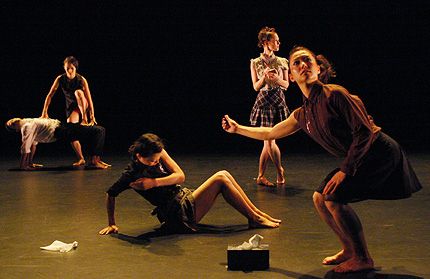 David Botana, Mana Kawamura, Juri Onuki, Keelin Ryan and Miho Murata in specimen in DanceNow 2009
