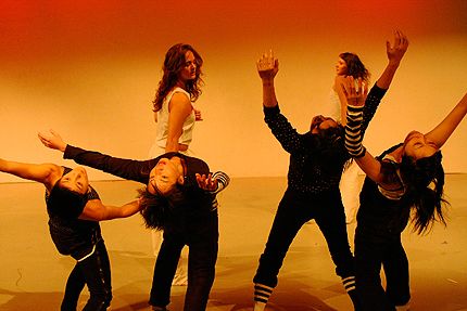 Courtney Drasner dealing with Natsuki Arai, Jenni Hong, Akiko Furukawa and Aya Shibahara, with Alexandra Albrecht in background in No Rice plus Two
