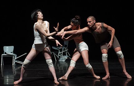 Arika Yamada, Francesca Romo, Mario Bermudez Gil in Gallim: Sit, Kneel, Stand