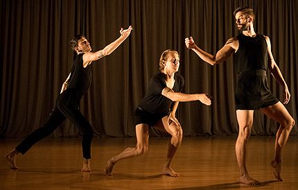 Dustin Maxwell, Tristan Koepke, Max Wirsing in Chris Schlichting: Stripetease